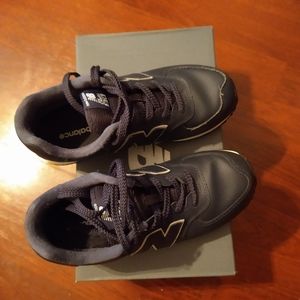 Boys sneakers in excellent condition 4.5